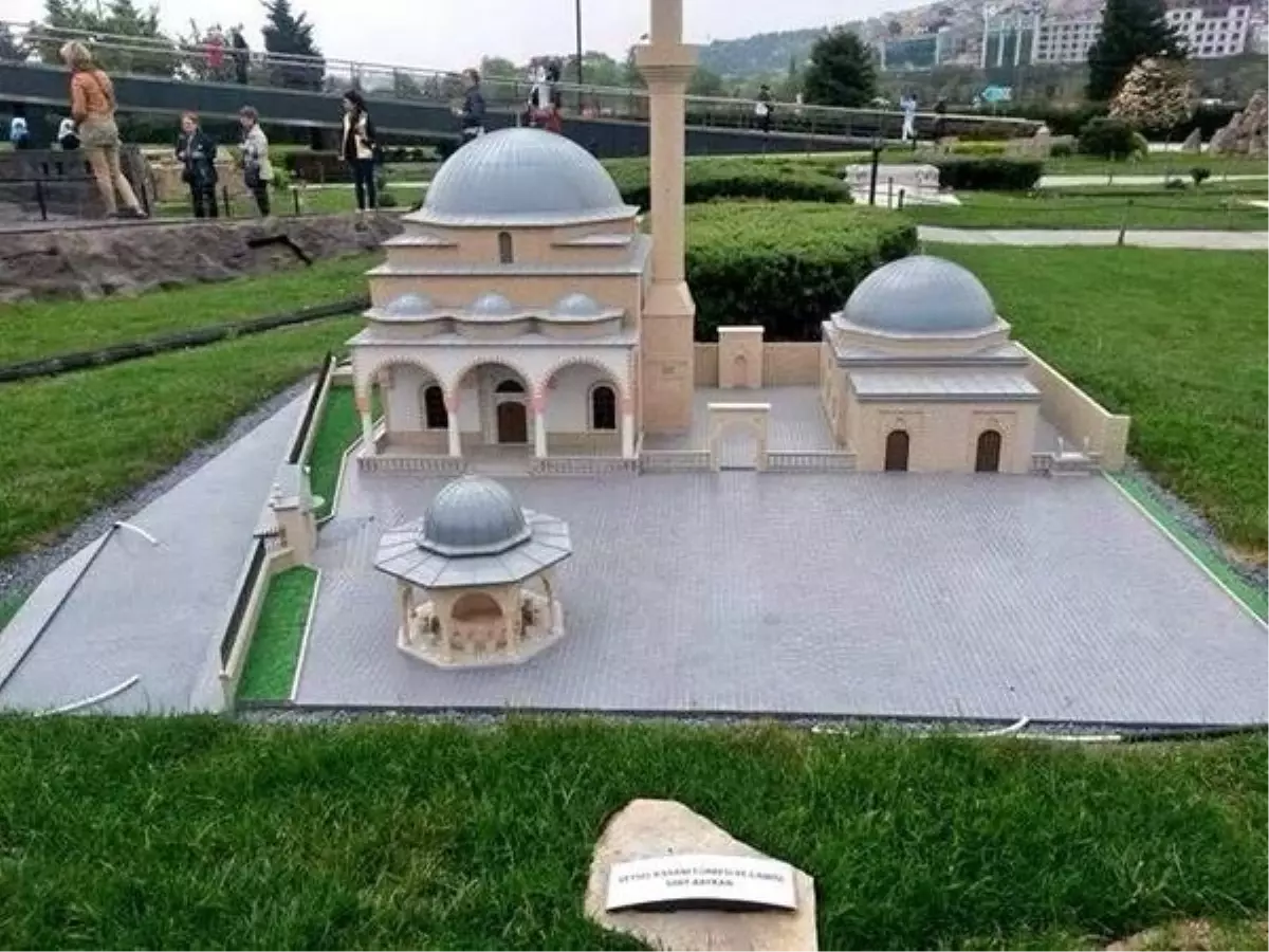 Veysel Karani Hz. Türbe Maketi Miniatürk\'e Konulacak