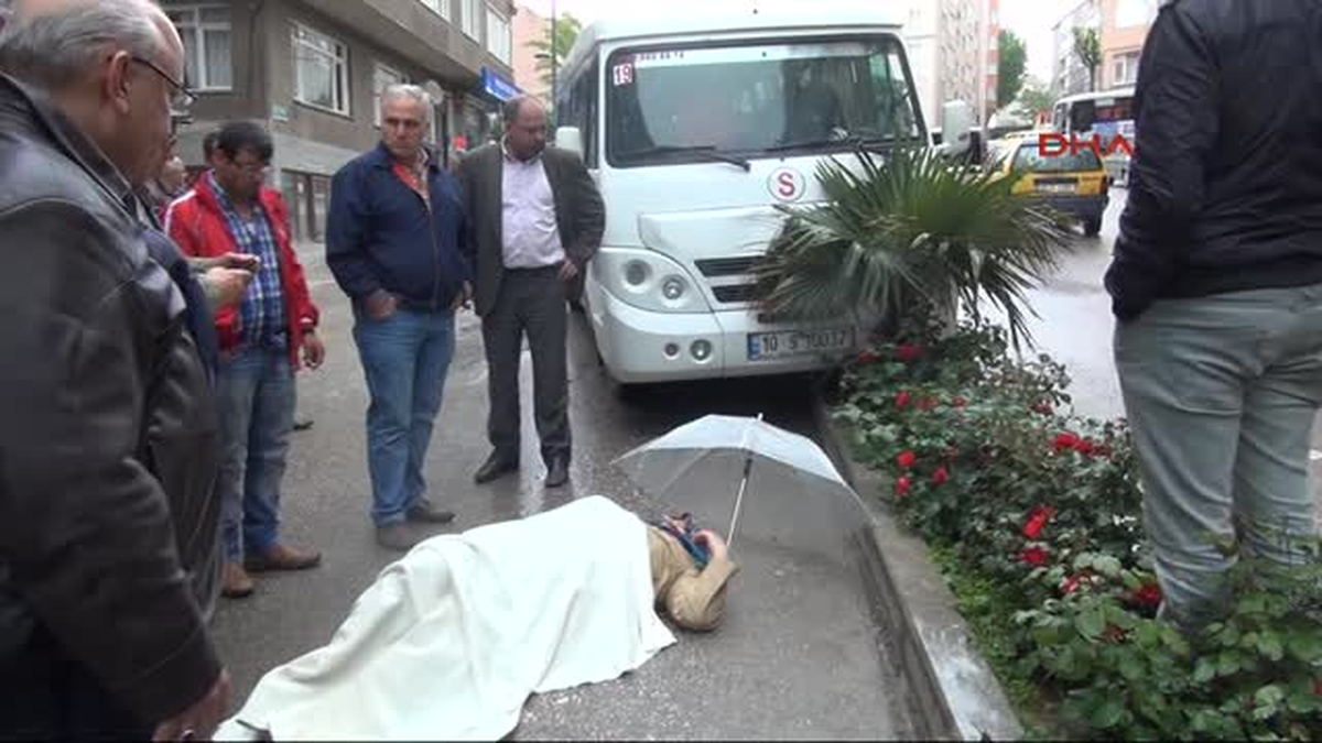 Yaralı Kadın, Ambulansı Yerde Böyle Bekledi