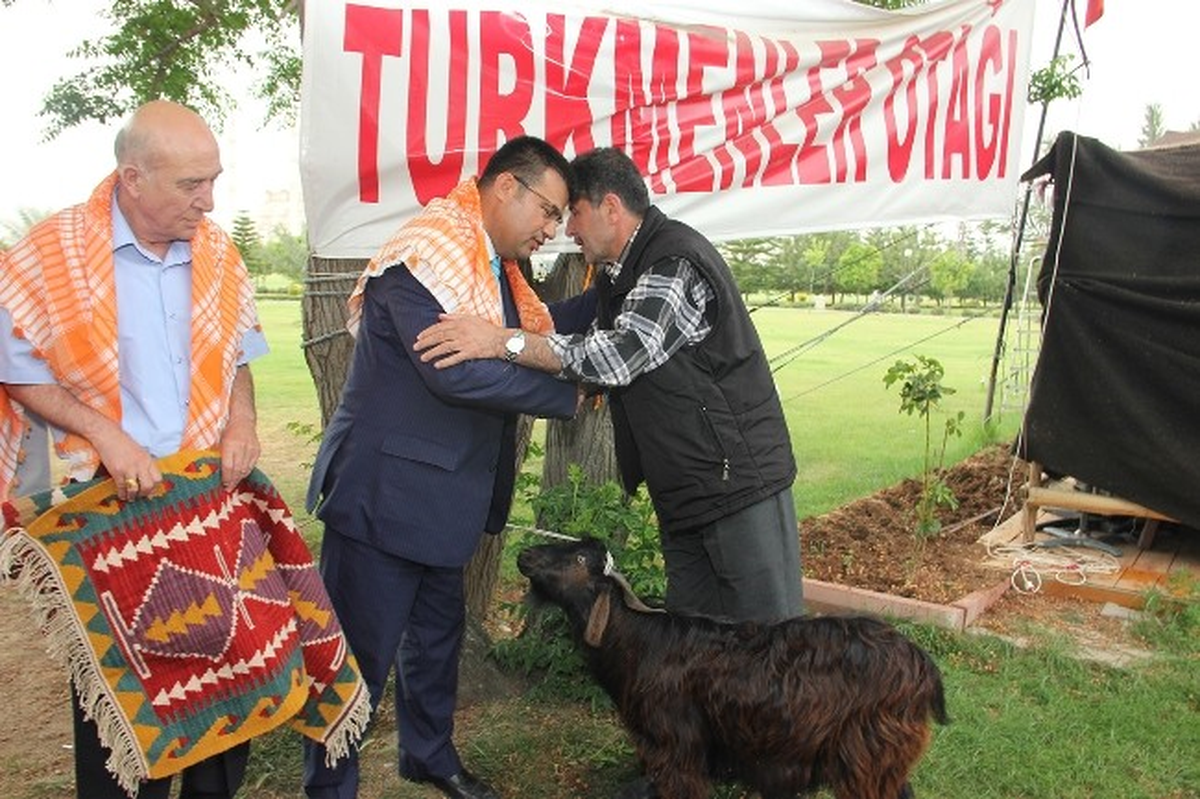 Yörük Türkmenler\'den Basına "Davar" Ödülü