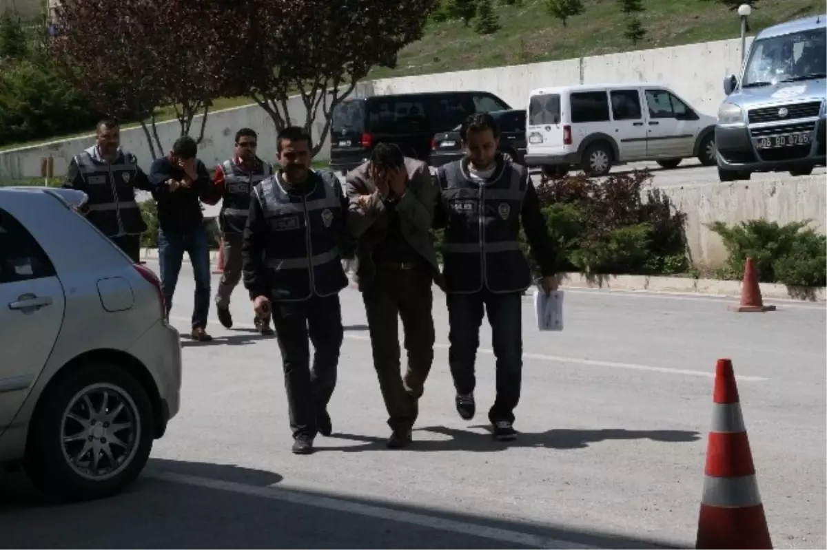 Yozgat Polisi Hırsızlık İçin Markete Girmeye Çalışan 2 Kişiyi Yakaladı