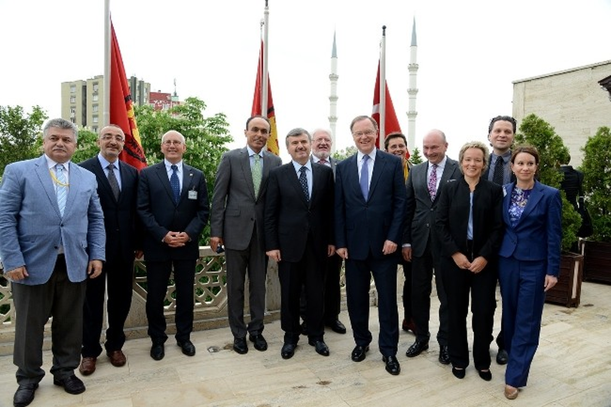 Alman Başbakan\'dan Başkan Akyürek\'e Ziyaret