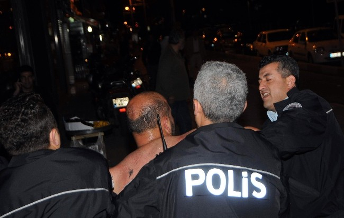 Antalya\'da Alkollü Şahıs Hem Arkadaşlarına Hem Polise Zor Anlar Yaşattı