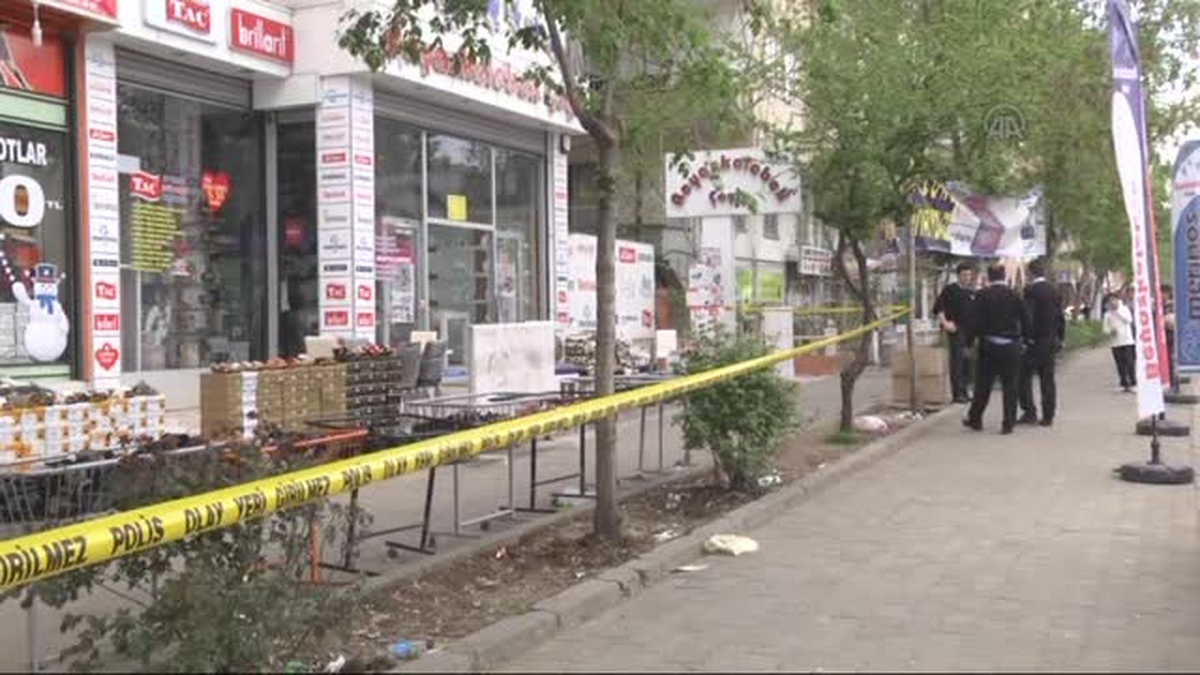 Sekiz Katlı Bina Çökme Tehlikesine Karşı Boşaltıldı