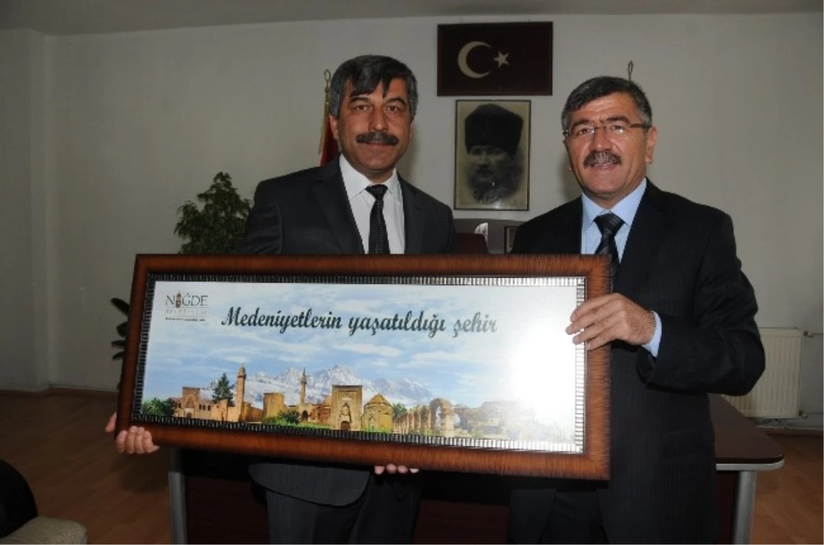 Başkan Akdoğan\'dan İlçe Belediyelere Hayırlı Olsun Ziyareti