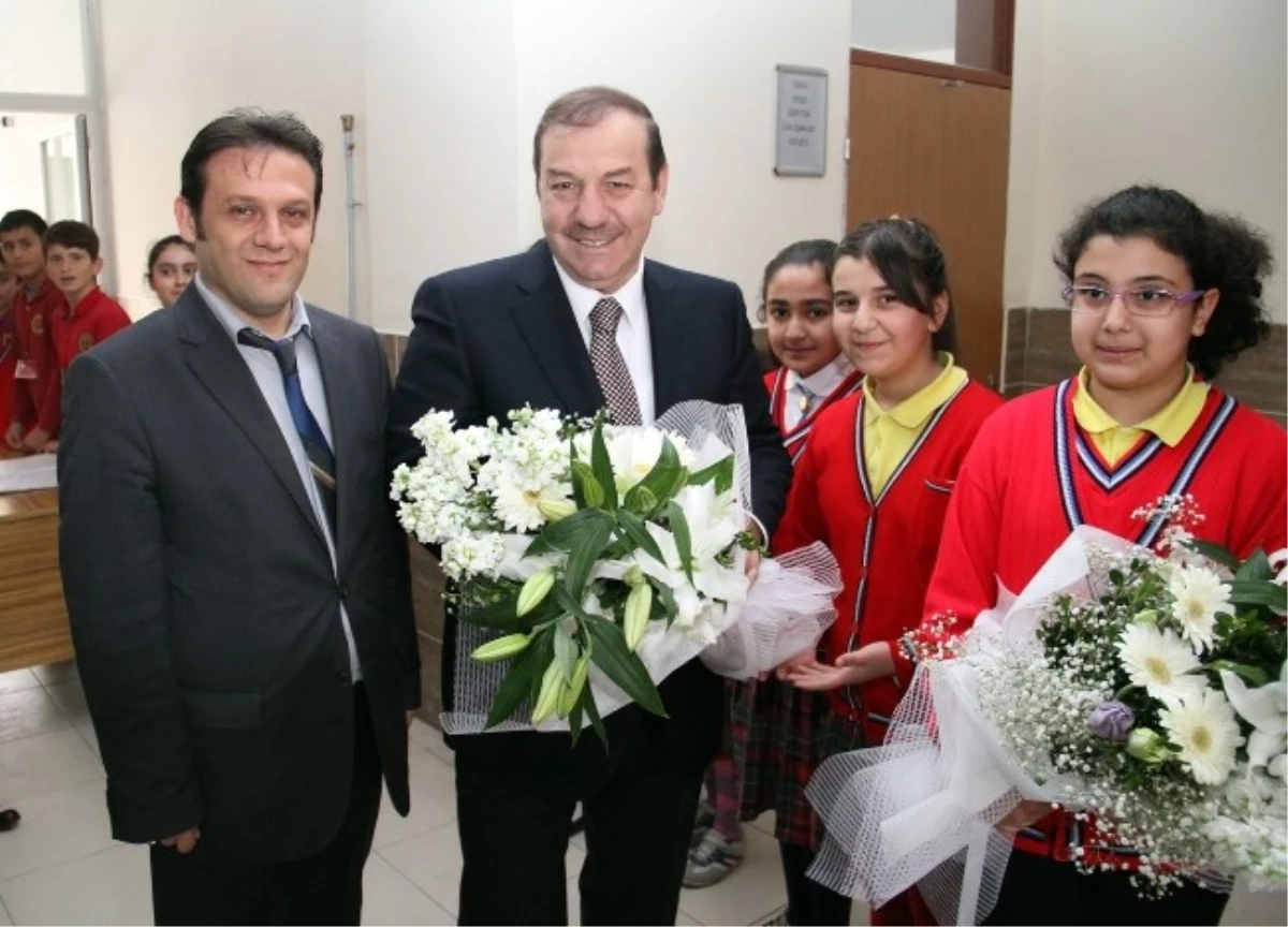 Başkan Kadıoğlu Okul Kermeslerine Katıldı