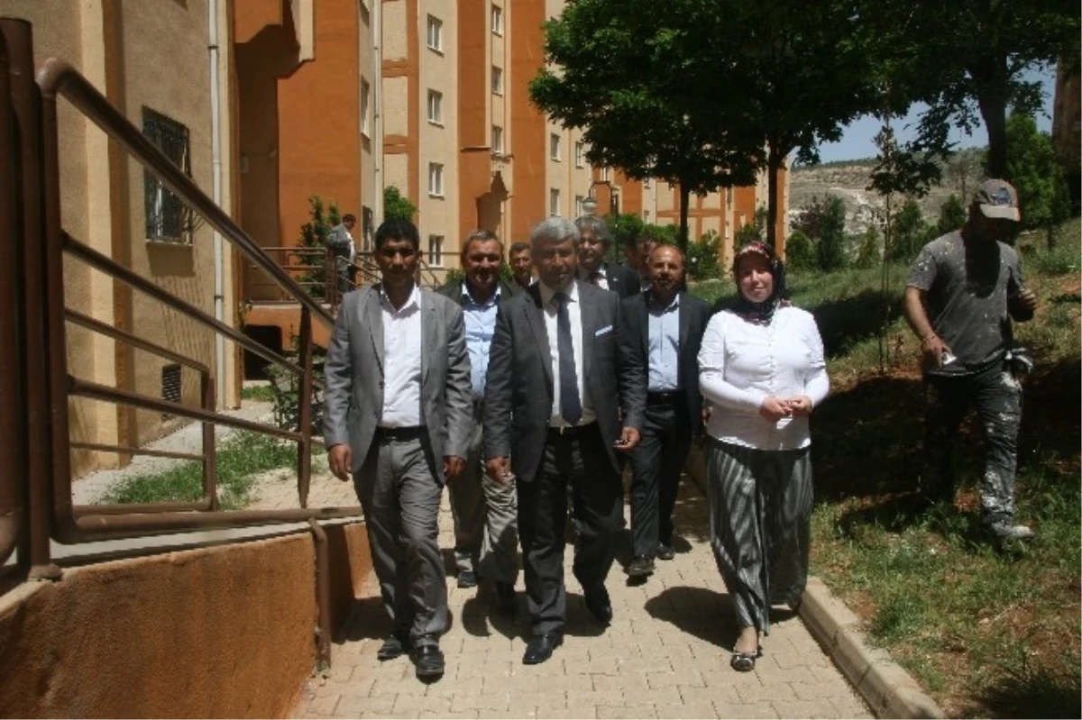 Kilis Belediye Başkan Yardımcısı Eryılmaz TOKİ\'yi Gezdi