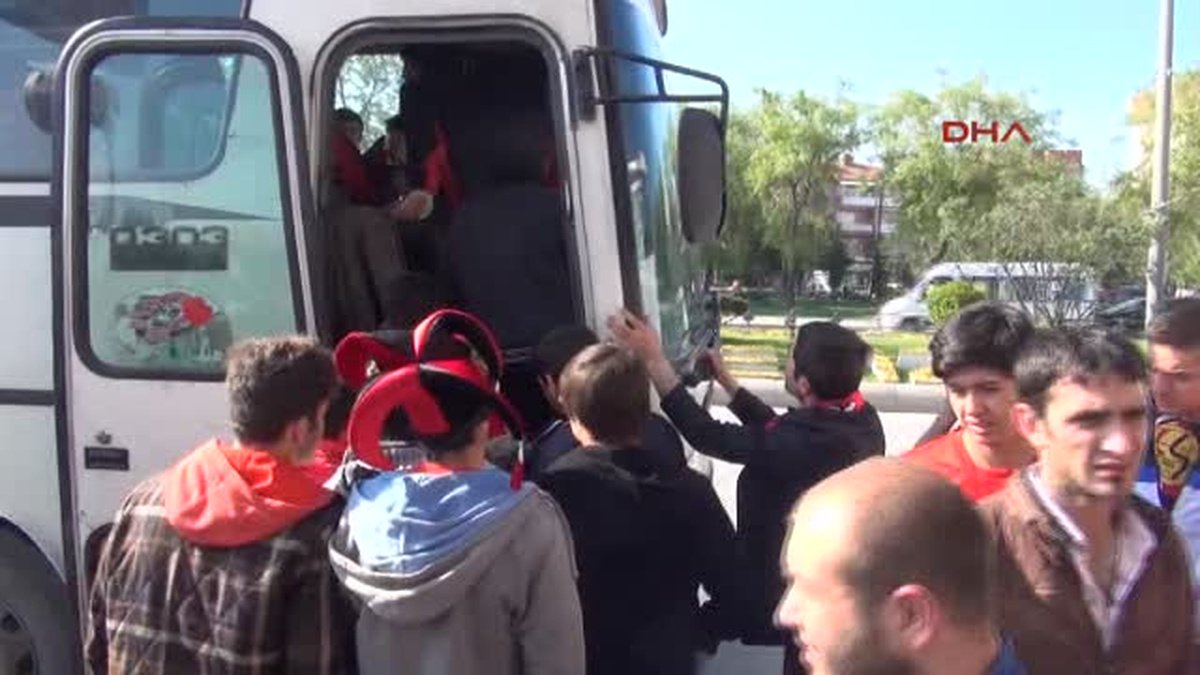 Binlerce Eskişehirsporlu Taraftar Kupa İçin Konya\'ya Gitti
