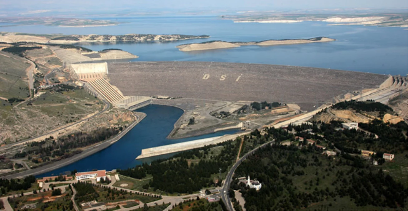 En Büyük Barajda Su Seviyesi Düştü