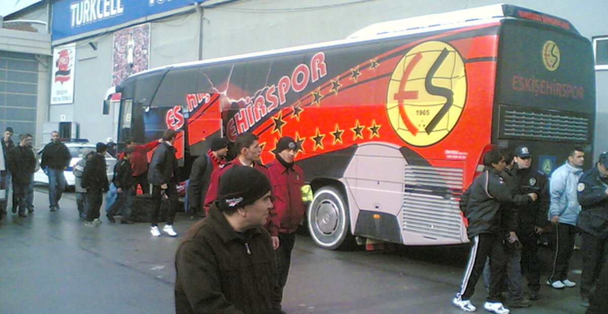 Eskişehirspor Takım Otobüsüne Saldırı