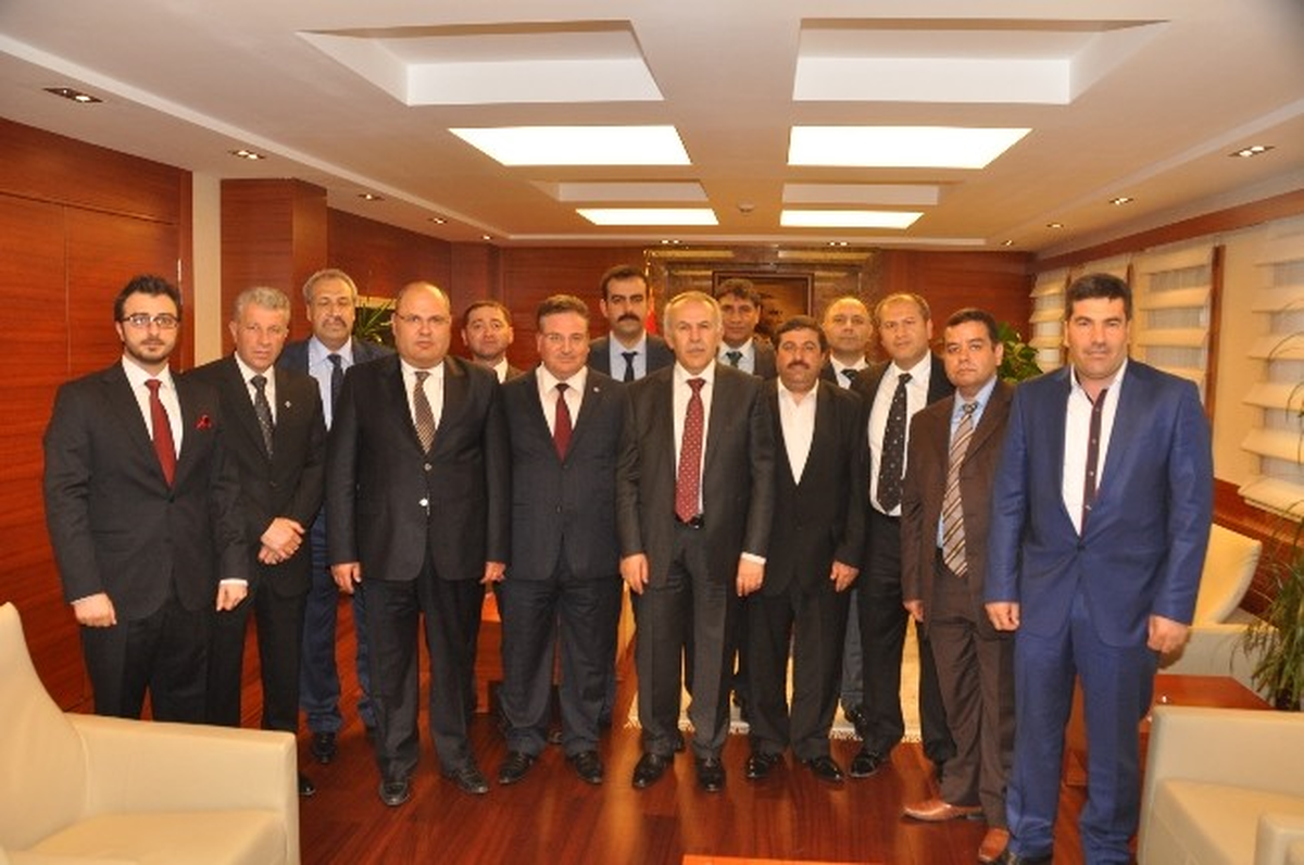 Halı İhracatçı Birlikleri Yeni Yönetimi Vali Erdal Ata\'yı Ziyaret Etti