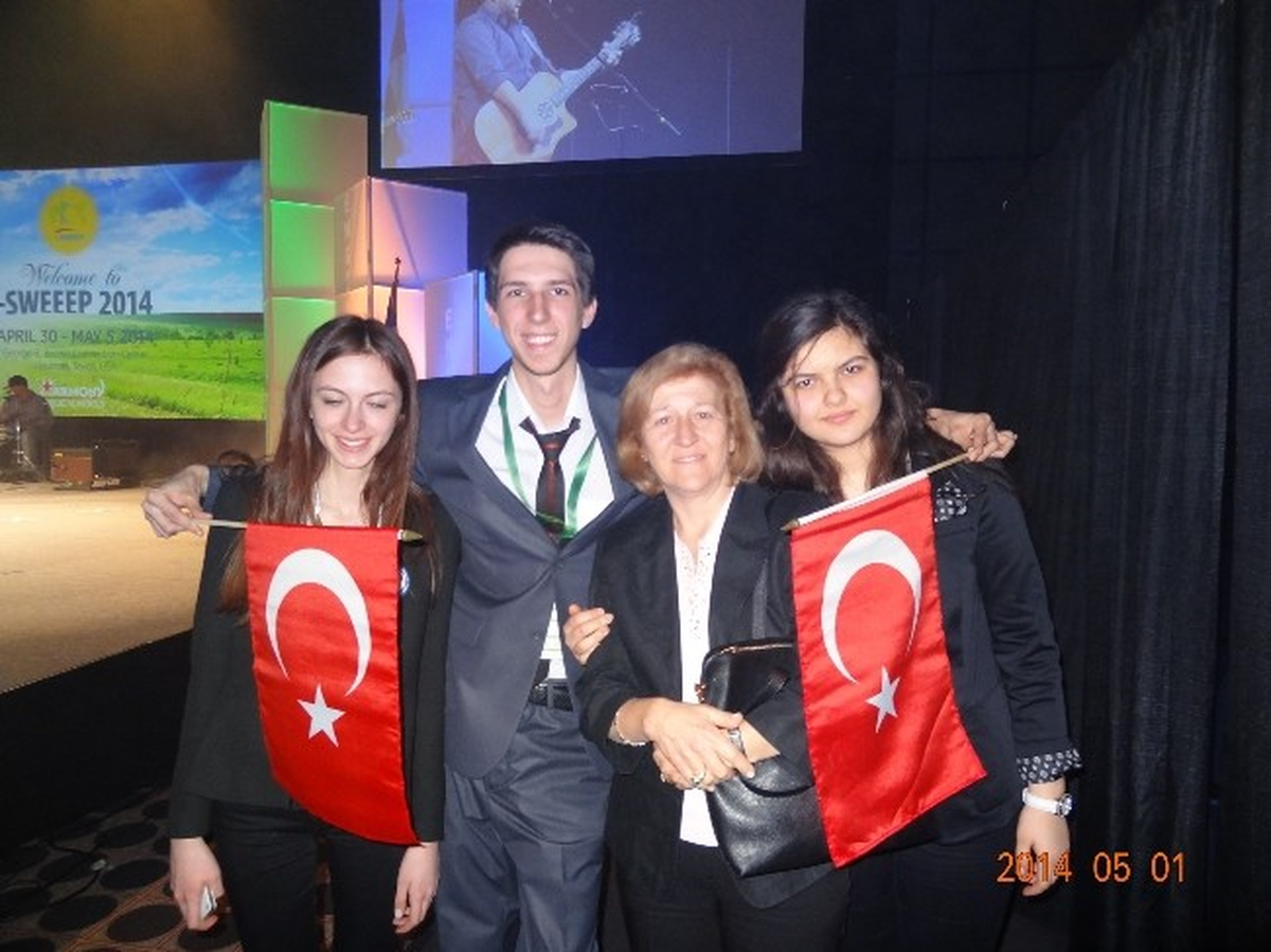 İzmirli Öğrenciler Bir Gümüş ve Bir Bronz Madalya Kazandı