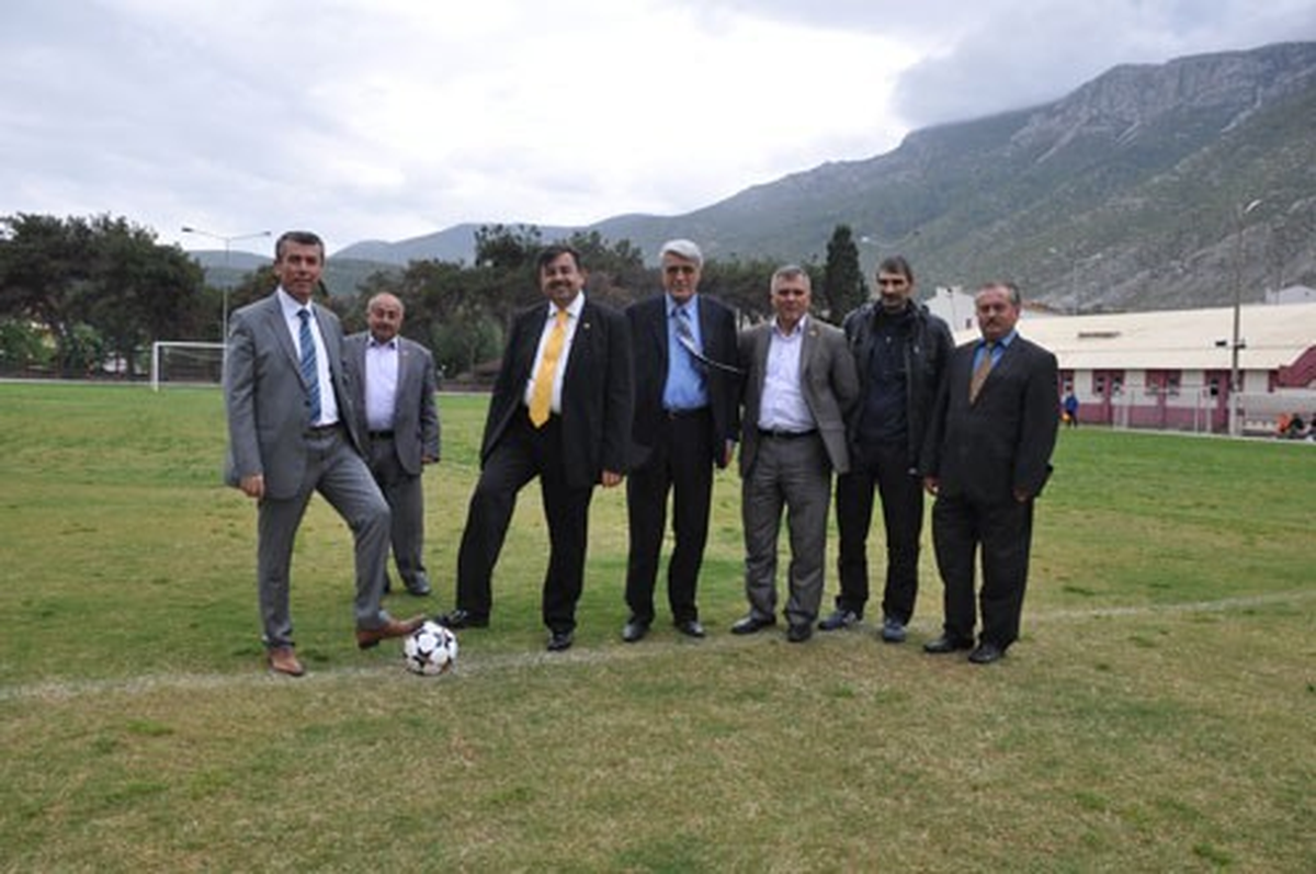 Kırkağaç\'ta Futbol Turnuvası Başladı