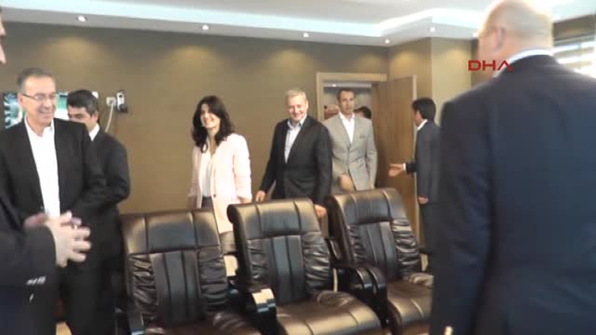 Mustafa Koç Van Büyükşehir Belediyesini Ziyaret Etti