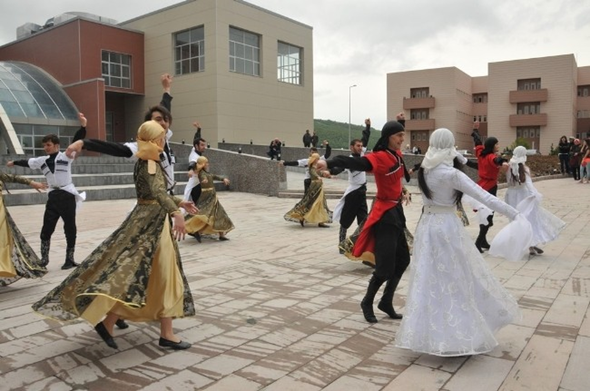 OMÜ\'de Geleneksel Spor Şenlikleri Başladı
