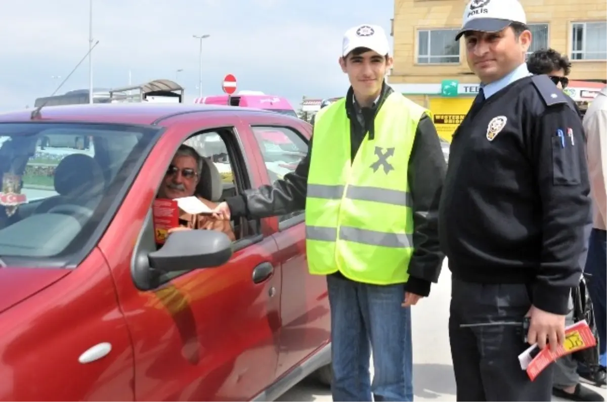 Yalova\'da Otizmli Öğrenciler Trafik Polisi Oldu