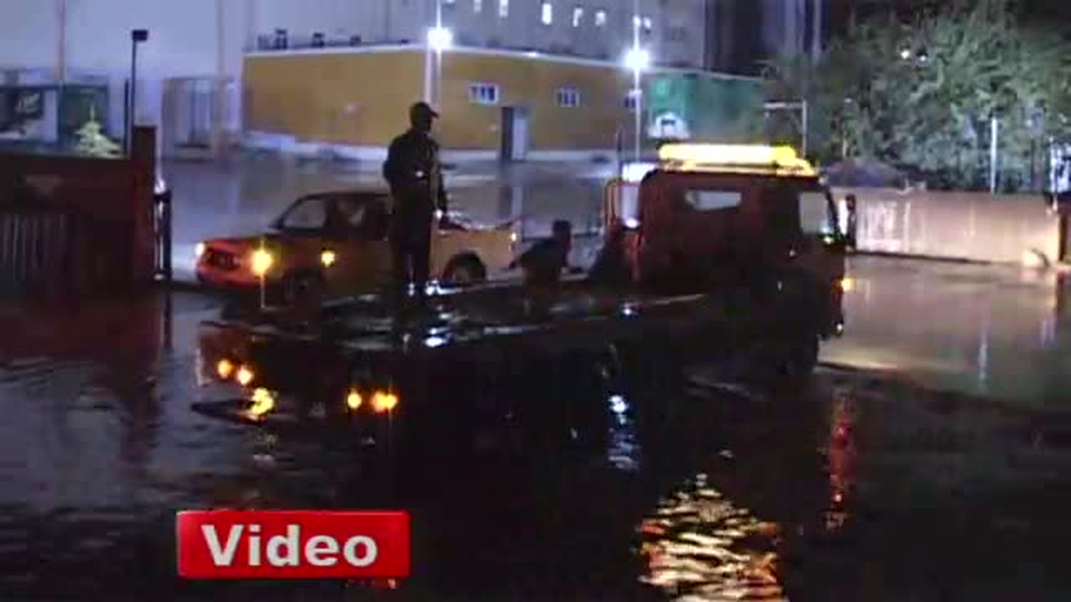 Karaman'da Sele Kapılan Polisler Son Anda Kurtarıldı