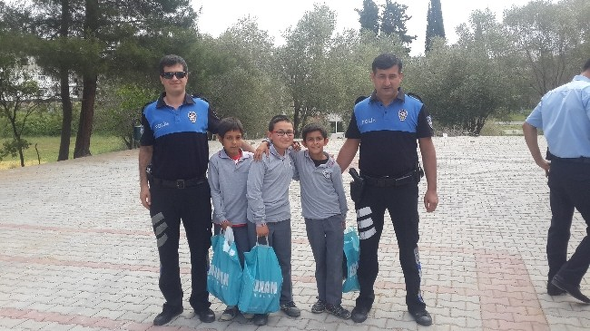 Toplum Destekli Polisten 61 Öğrenciye Ayakkabı
