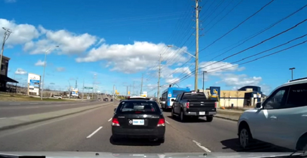 Toronto'ya Düşen Meteor Kameraya Takıldı