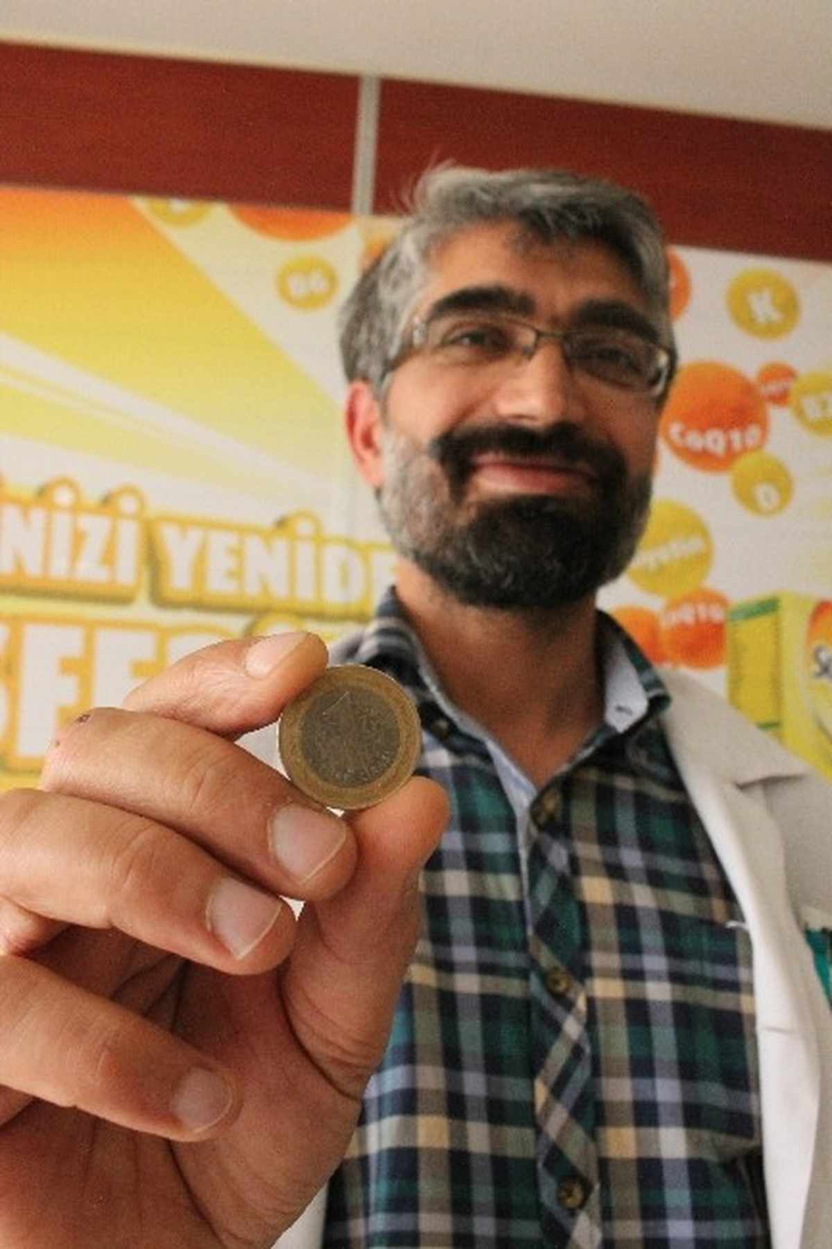 1 Lira ile Dolandırıcıları Yakalattı