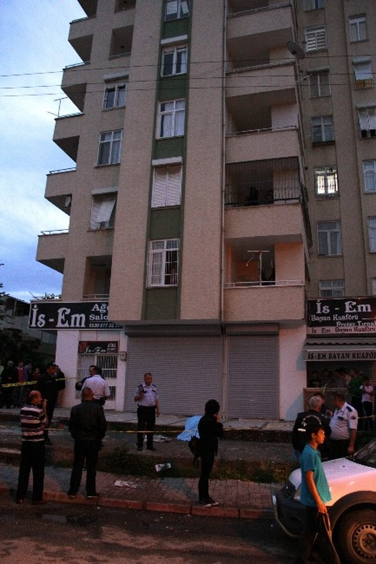 11. Kattan Düşen Kadın Öldü