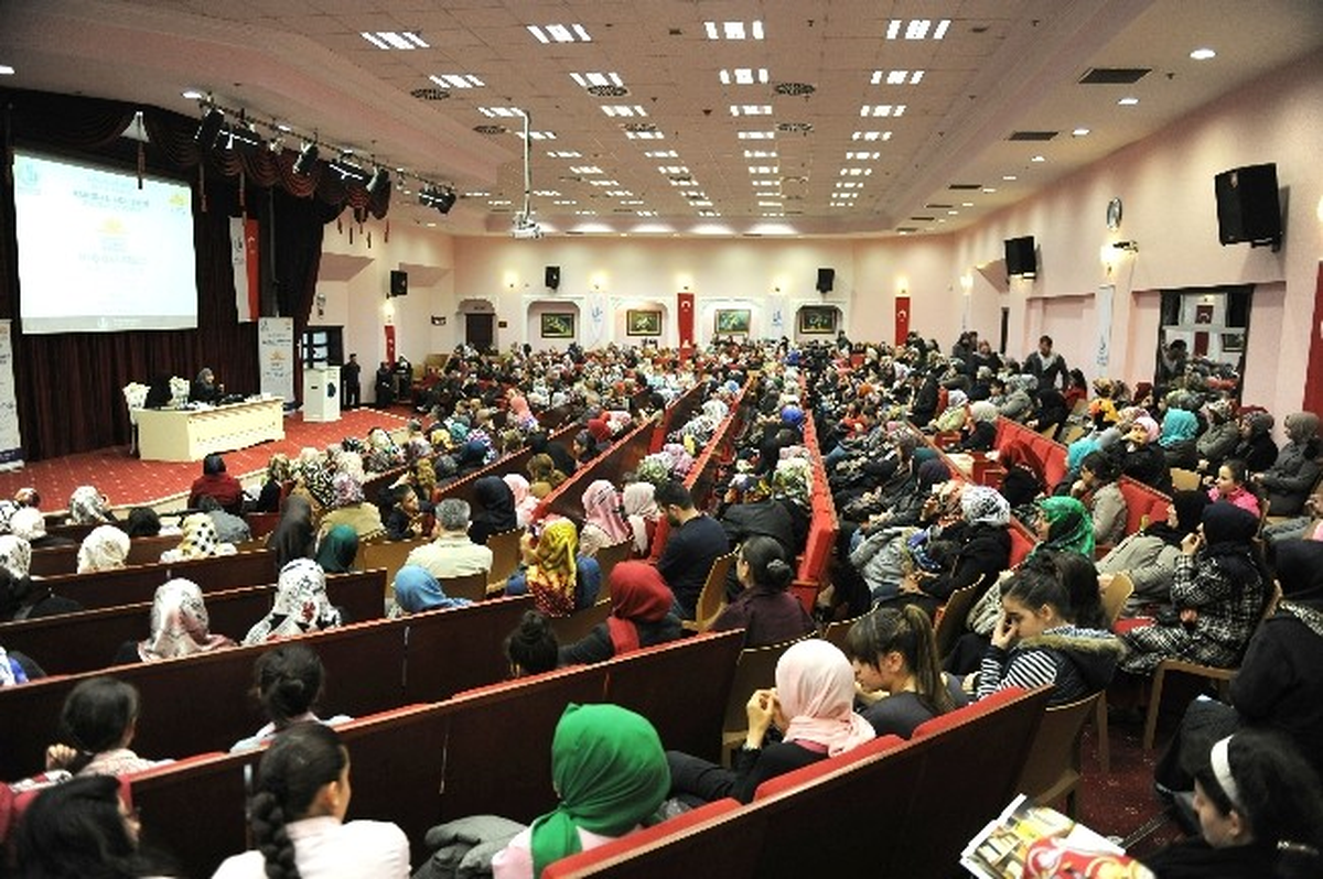 Bağcılar\'da, Kadınlar Akademisi İlk Mezunlarını Verdi