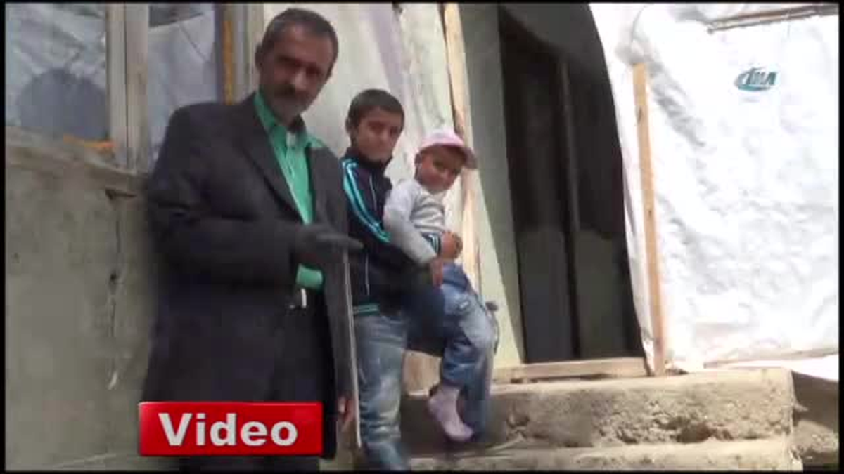 Yüksekovalı Aileyi Yılan Korkusu Sardı