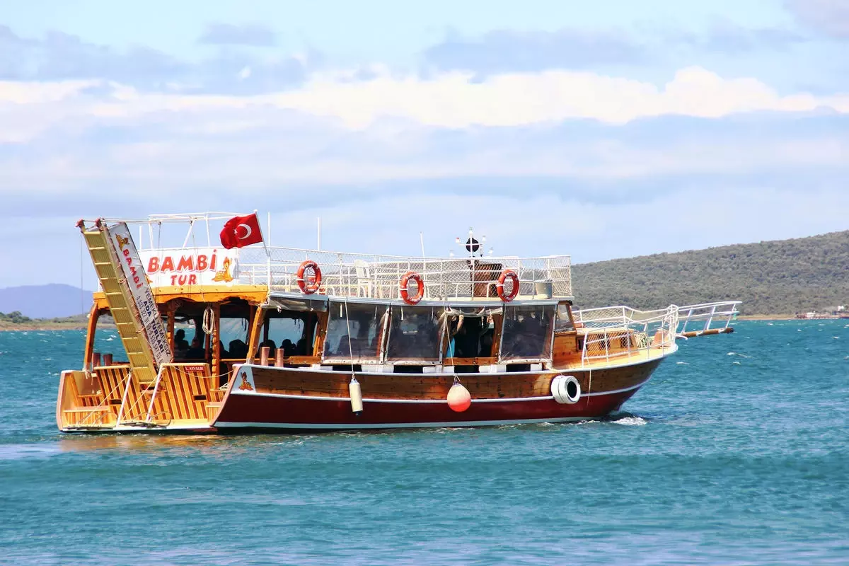 Ayvalık\'ta Mavi Turlar Başladı