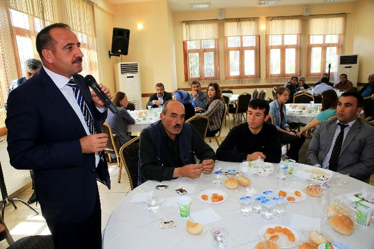 Gölbaşı Belediye Başkanı, İşçilerle Öğle Yemeği Yedi