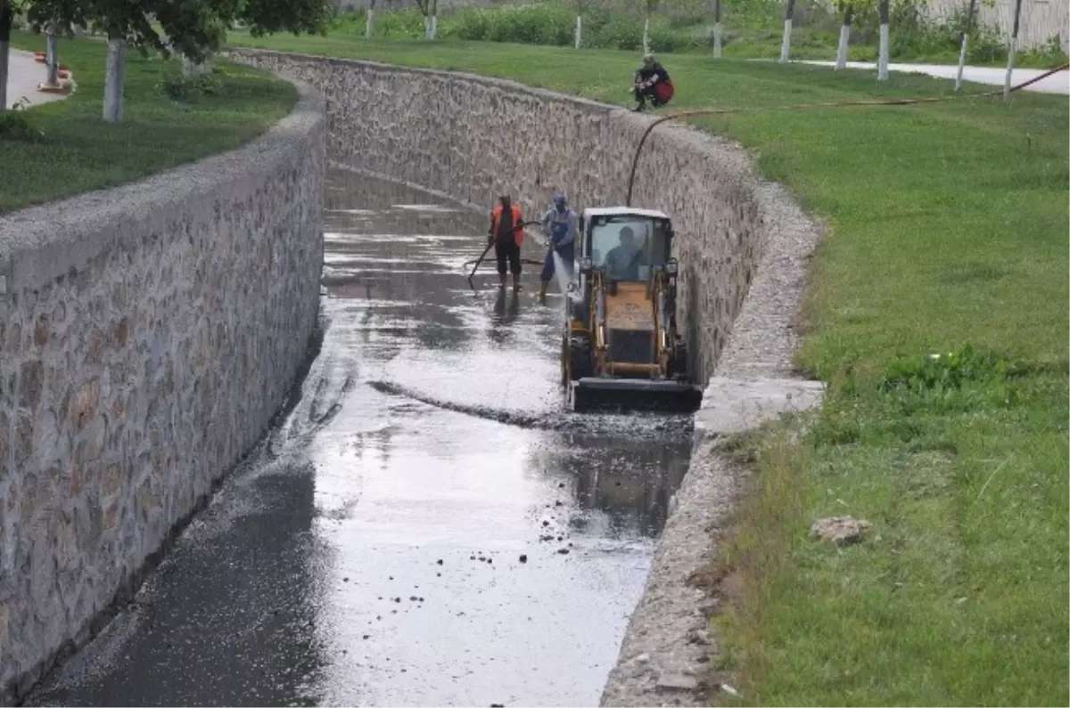 Bozüyükte Kanal Temizliği