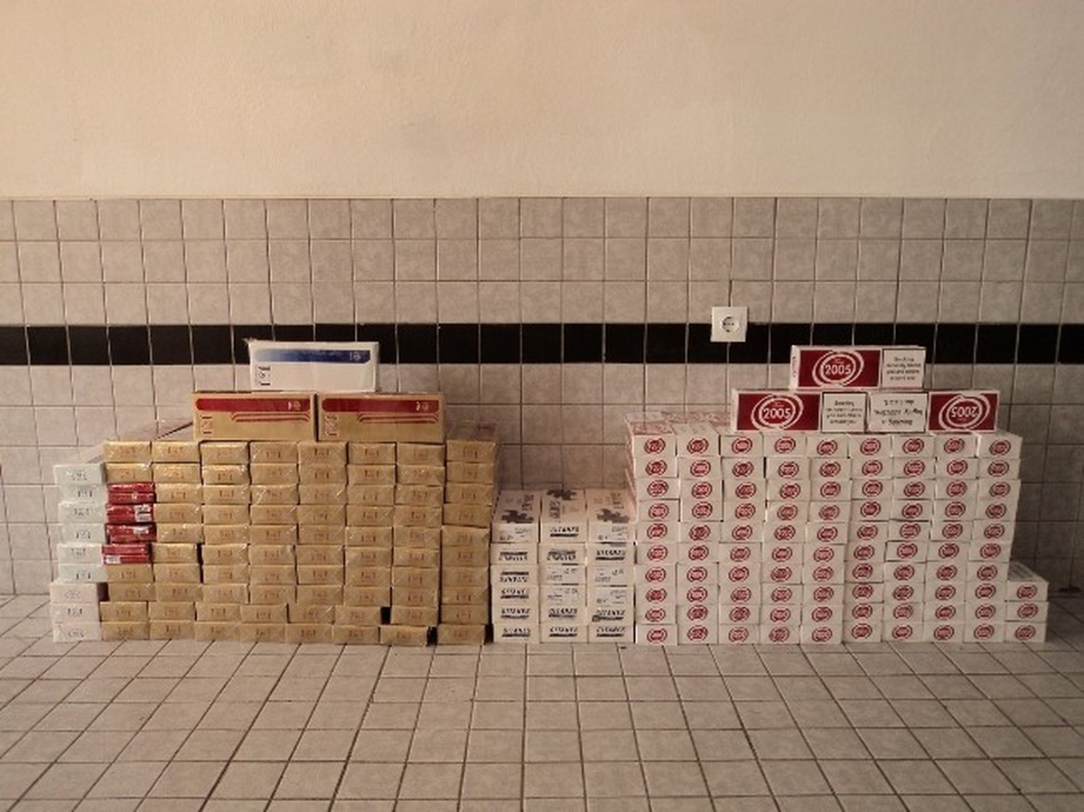 Buharkent\'te Valizden 2100 Paket Kaçak Sigara Çıktı