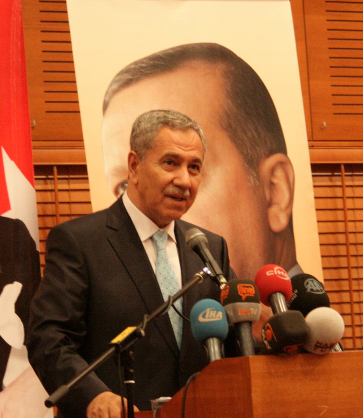 Cumhurbaşkanı Gül Arınç\'ı Ziyaret Etti