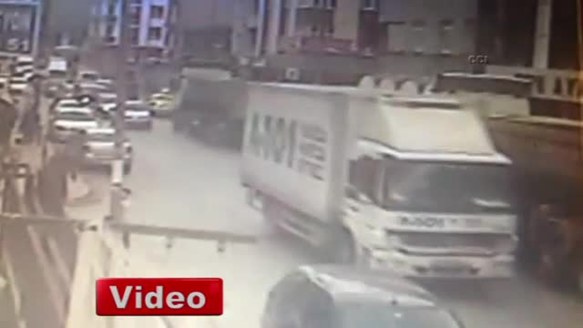 Esenyurt\'ta Genç Kadının Öldüğü Kaza Kamerada