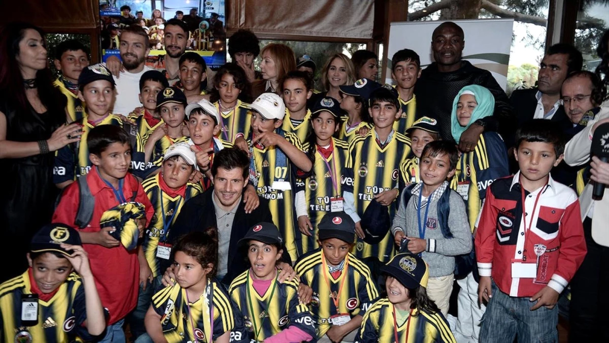 Fenerbahçeli Futbolcular, Vanlı Çocuklarla Buluştu