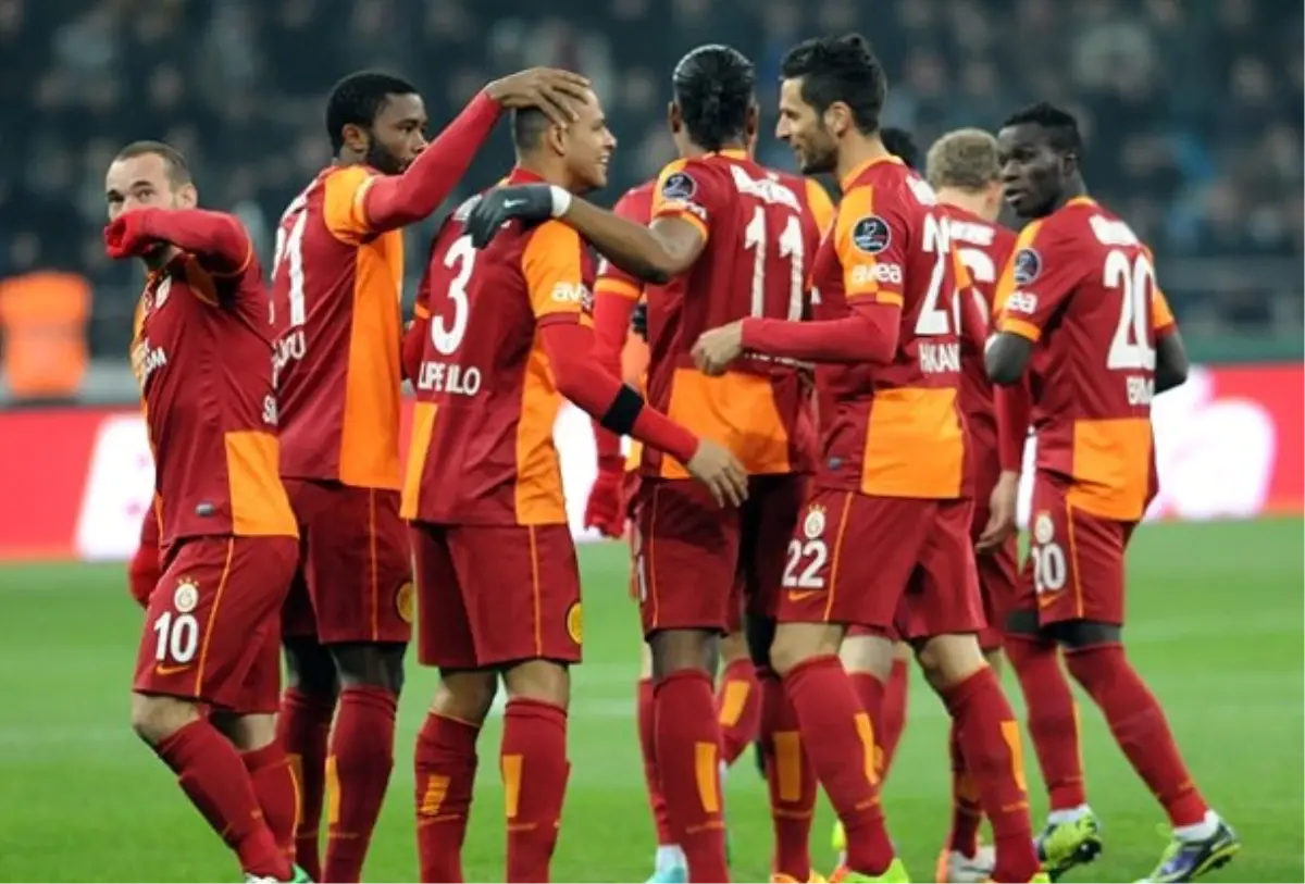 Galatasaray, İstanbul\'a Döndü