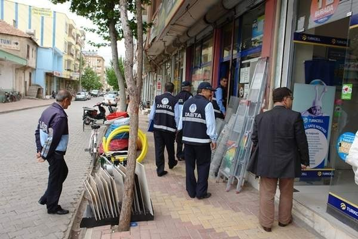Gölbaşı Zabıta Ekipleri Kaldırım İşgaline Taviz Vermiyor