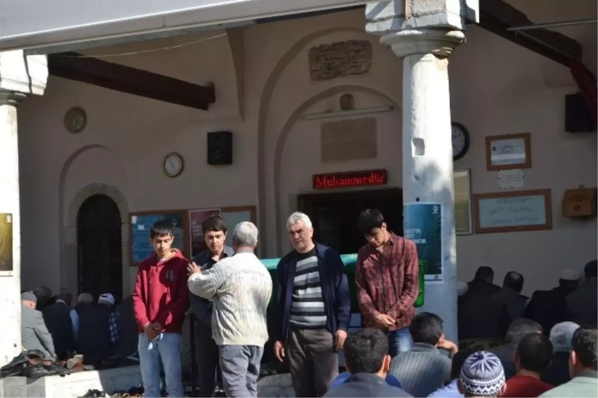 Gözyaşları İçinde Toprağa Verildi