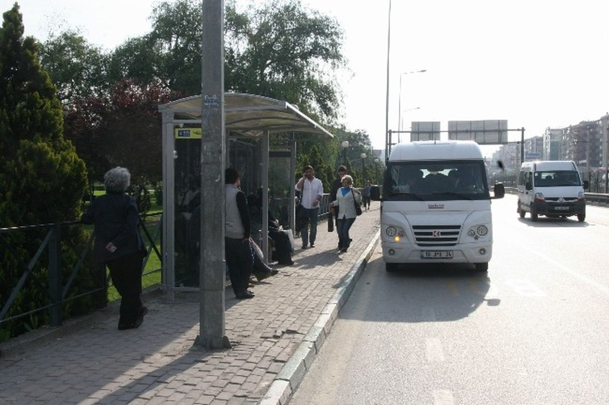 İki Gencin Öldüğü Durak Aynı Yere Konuldu