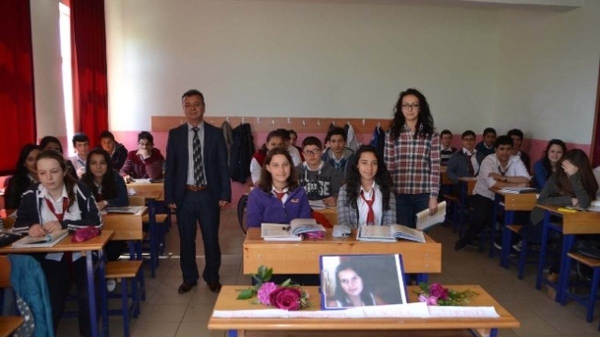 İlik Nakli Bekleyen Arkadaşlarına Destek İçin Kermes Düzenlediler