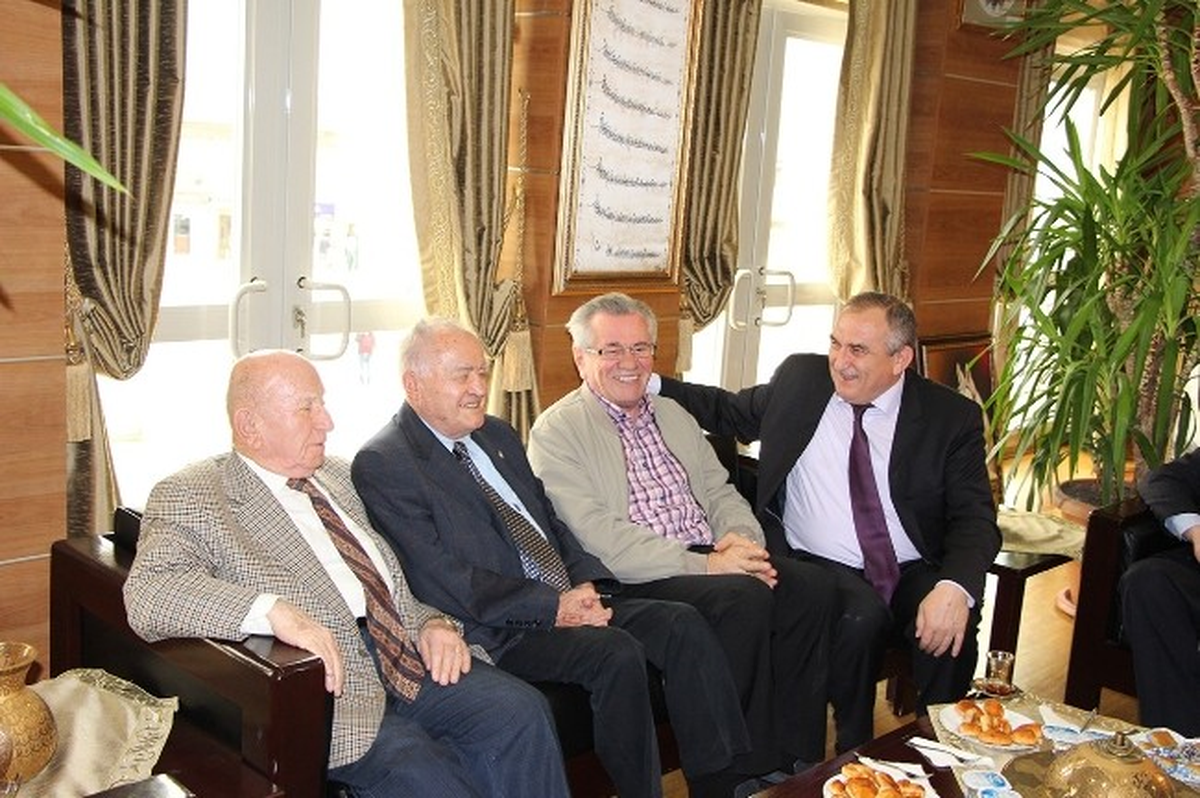 İzzet Baysal Vakfı Başkanından Başkan Yılmaz\'a Övgü