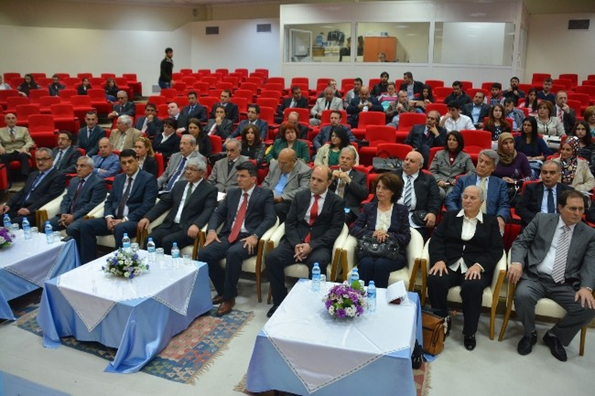 Kars\'ta \'Uluslar Arası Tarih Boyunca Türk İdaresindeki Ermeniler\' Konulu Sempozyum Düzenledi