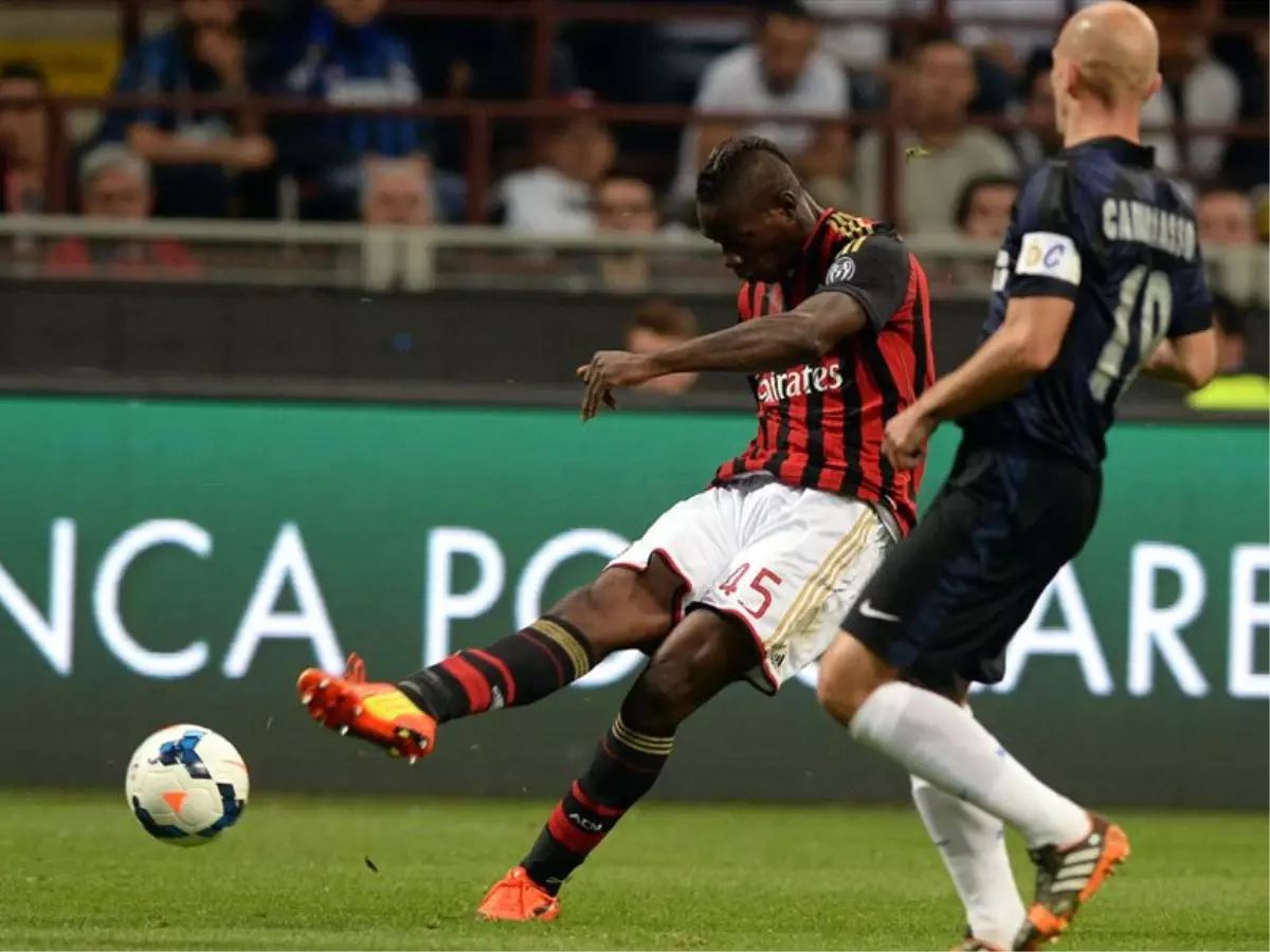 Milan Balotelli\'yi Bırakmıyor