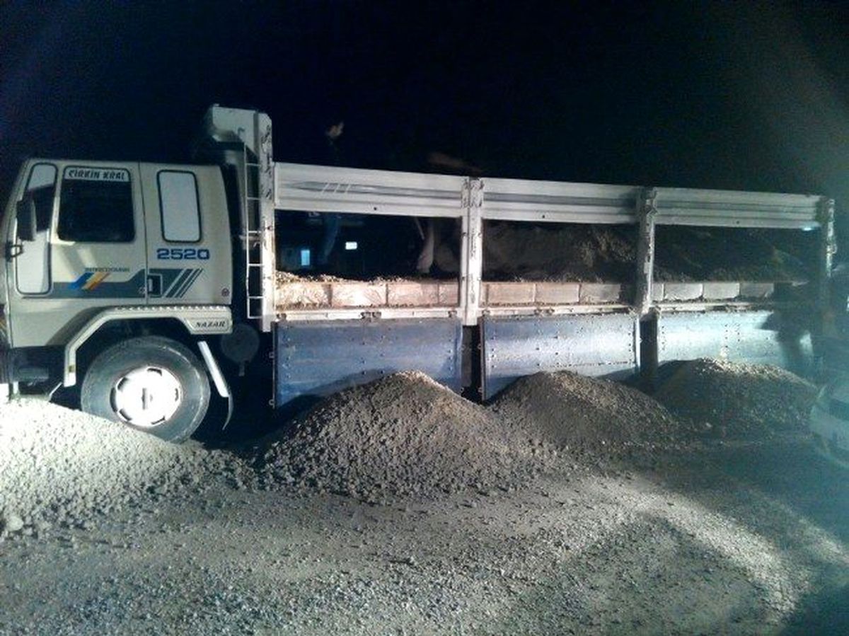 Ponza Yüklü Kamyonda 30 Bin Paket Sigara Ele Geçirildi