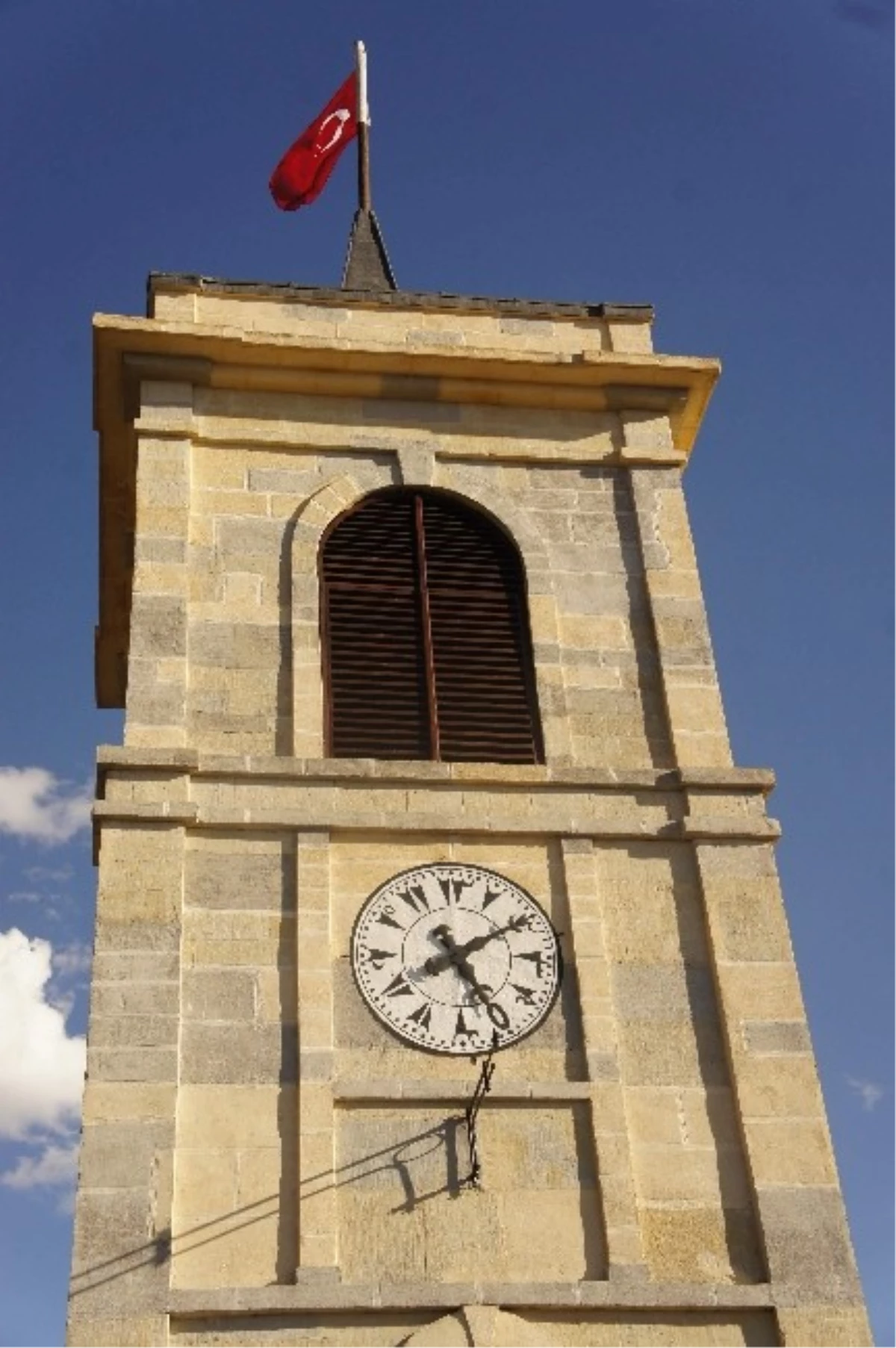 Saat Kulesi 129 Yıldır Tarihe Tanıklık Ediyor