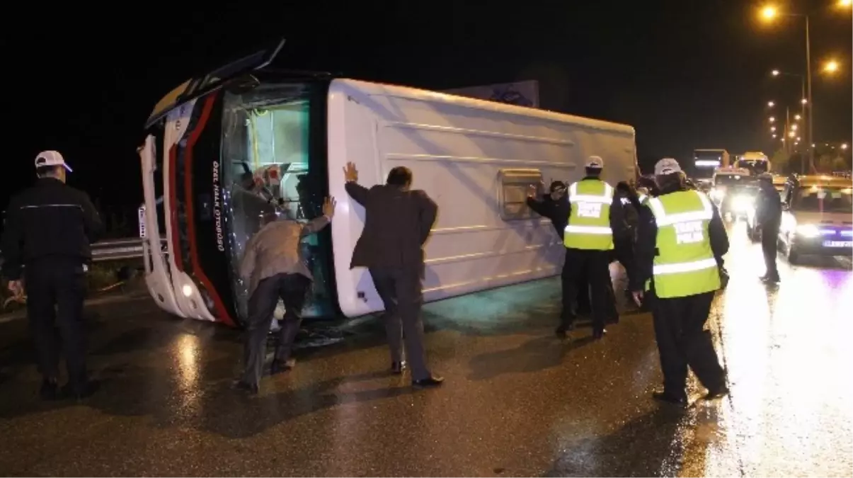 Samsun\'da Halk Otobüsü Devrildi: 1 Yaralı