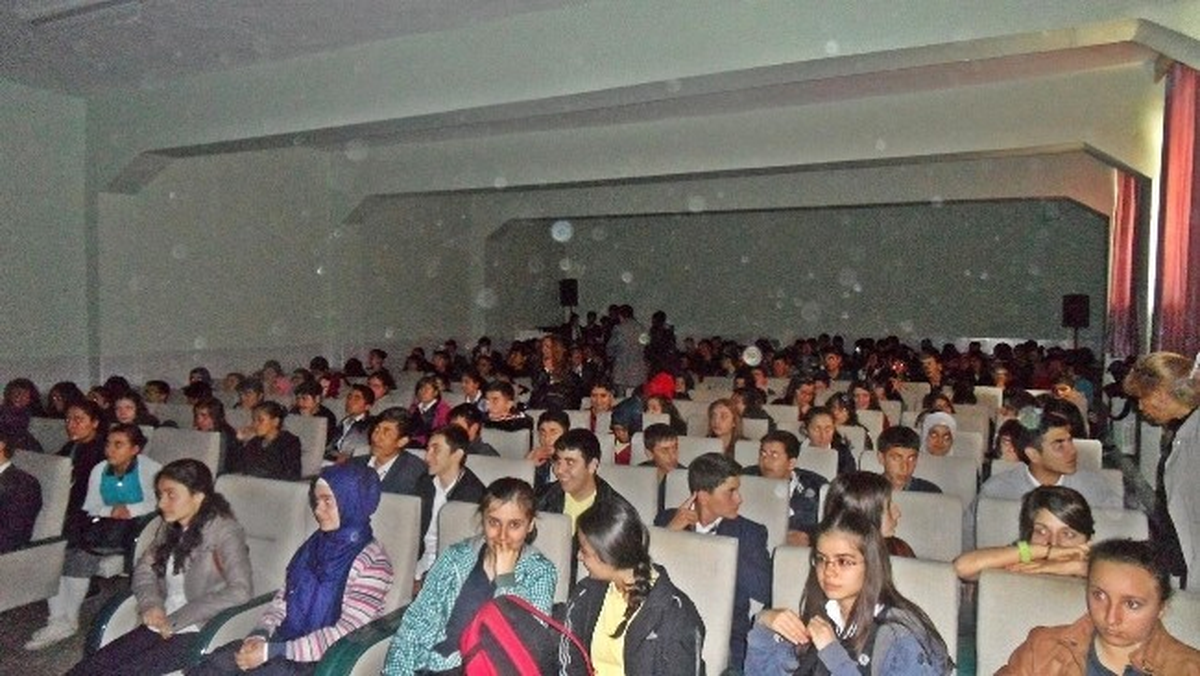 Sungurlu\'da Öğrencilere Trafik Semineri Verildi