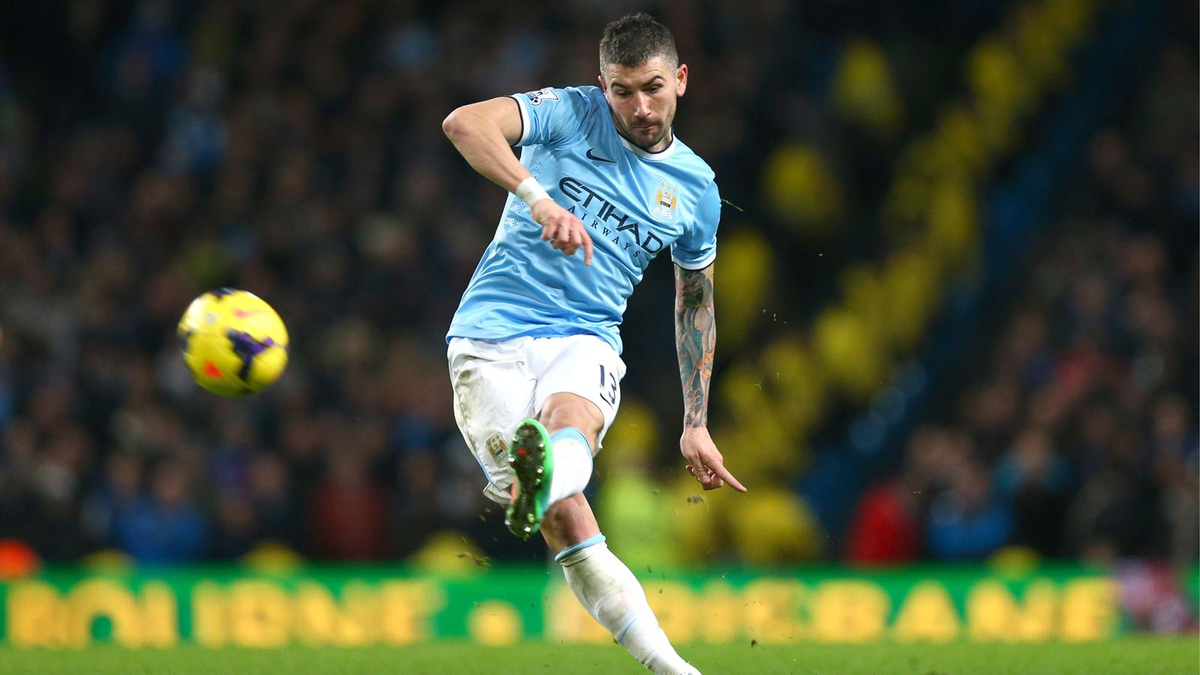 Torino Ekibi Kolarov\'un Transferi İçin Kolları Sıvadı