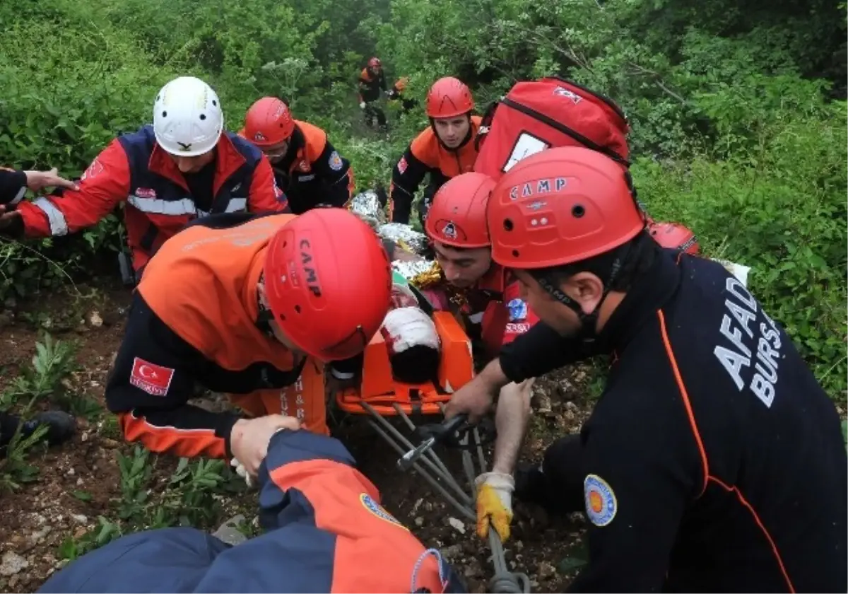 Uçurumdan Kurtarılan Kazazede Sürücü, Cezaevi Firarisi Çıktı