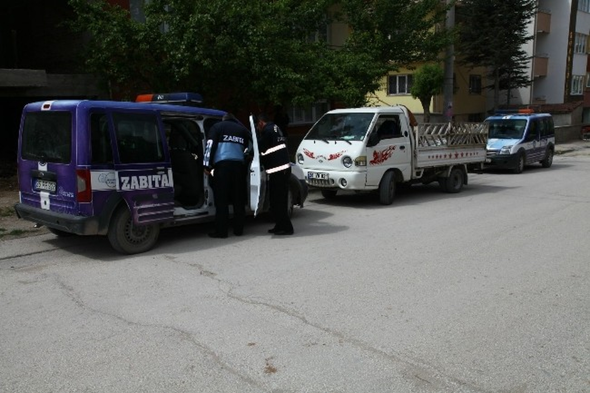 Zabıtadan Megafonla Anons Yapan Hurdacılara Operasyonu