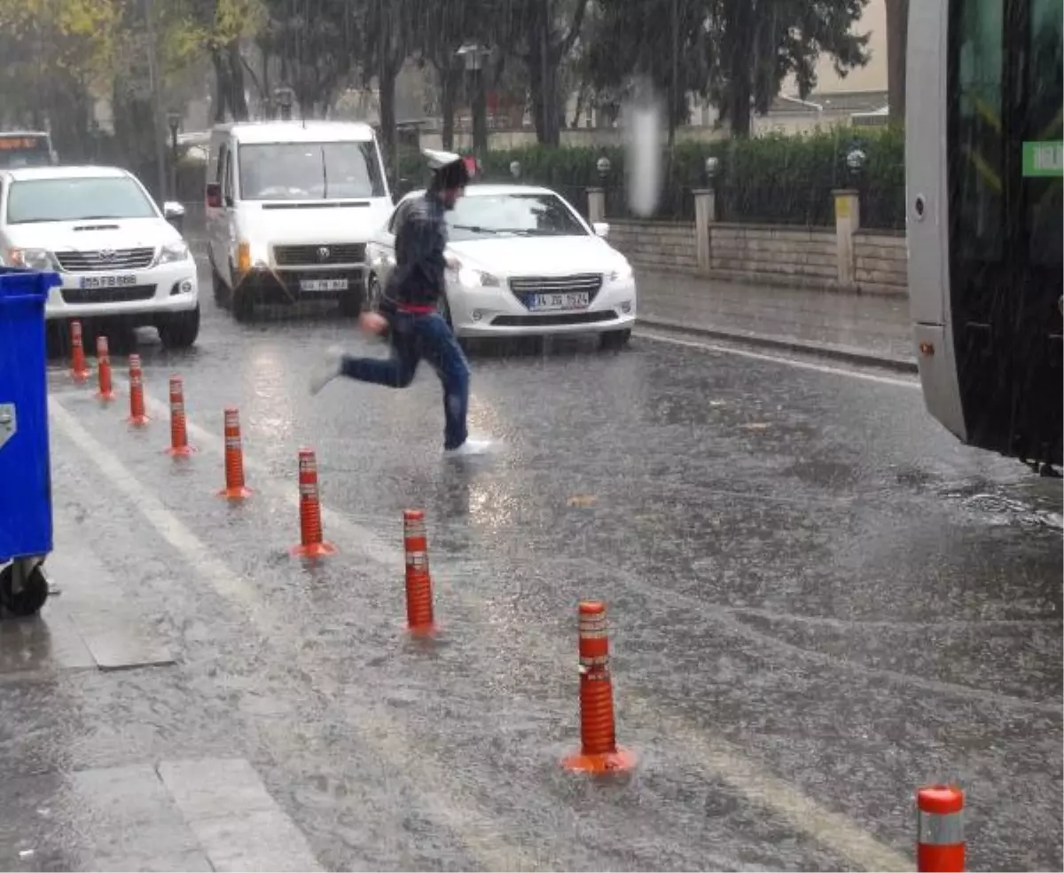 Çorlu\'da Sağanak Hayatı Olumsuz Etkiledi