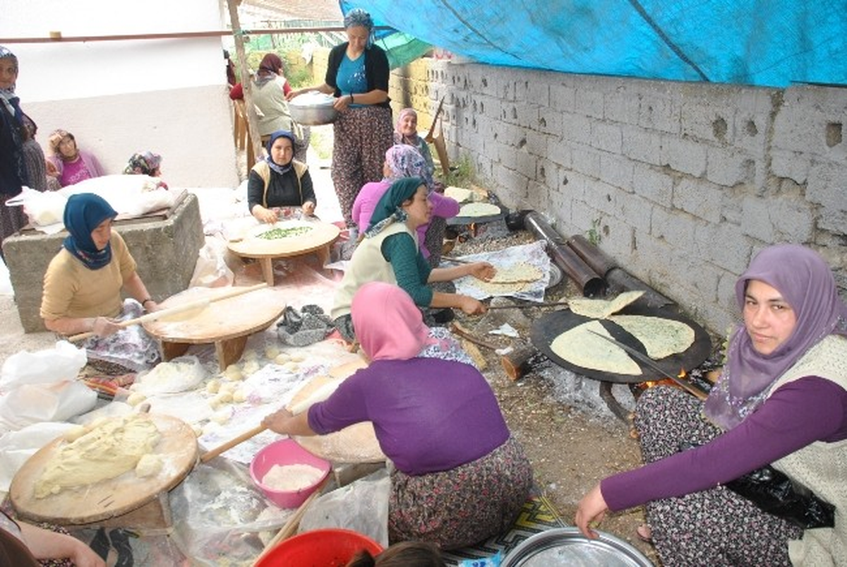 Demre\'de 82 Yaşındaki Hayırsever Arsasını Okula Bağışladı